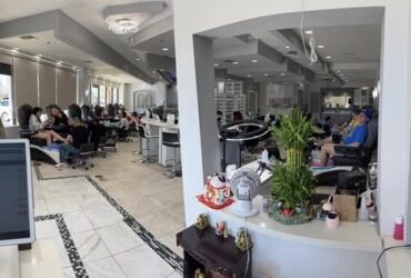 Tuyển Thợ Nail – Tiệm Giá Cao, Khách Sang Tại North Glendale, AZ